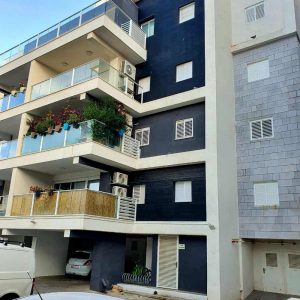 למכירה בבלעדיות, 4.5 חדרים משופצת ומדוגמת, הרצליה הצעירה