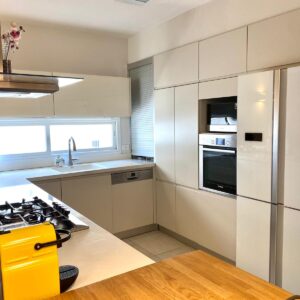 למכירה בבלעדיות, 5 חד' משופצת בגני הרצליה