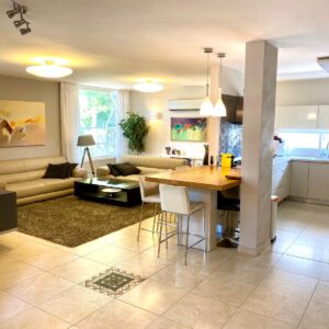 למכירה בבלעדיות, 5 חד' משופצת בגני הרצליה