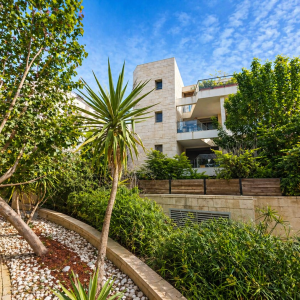 למכירה בבלעדיות, 4 חד' בבניין חדיש, ממ"ד + מ.שמש + 2 חניות, פרויקט דורי הרצליה הצעירה