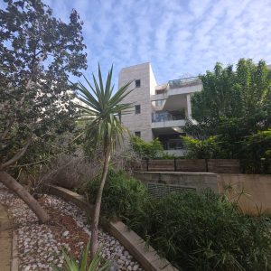 למכירה בבלעדיות, 4 חד' בבניין חדיש, ממ"ד + מ.שמש + 2 חניות, פרויקט דורי הרצליה הצעירה