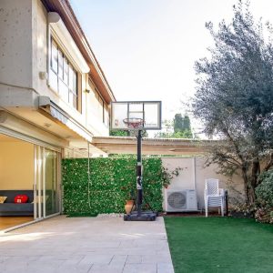 למכירה בבלעדיות, קוטג' 140 מ"ר 4 חד' כולל מאסטר וגינה גדולה, הרצליה הצעירה