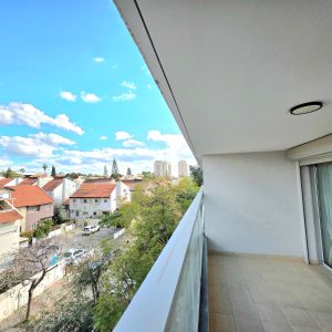 למכירה בבלעדיות 4 חד' + ממ"ד ומ.שמש משופצת, הרצליה הצעירה