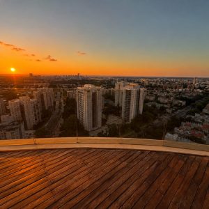 למכירה בבלעדיות, פנטהאוז גג 220 מ"ר בנוי +100 מ"ר מרפסות שמש לנוף פנורמי, צמרות