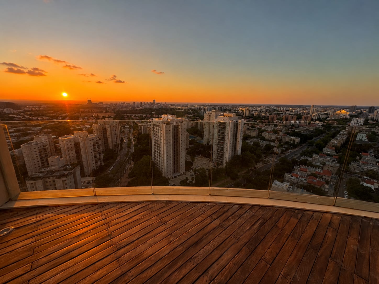 למכירה בבלעדיות, פנטהאוז גג 220 מ"ר בנוי +100 מ"ר מרפסות שמש לנוף פנורמי, צמרות